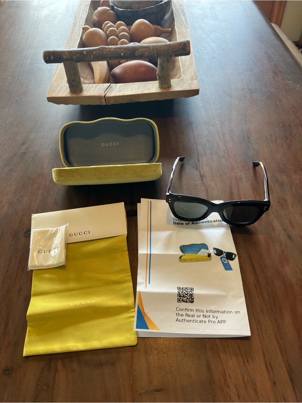 Gucci Black  Sunglasses  with green Velvet Case NWOT